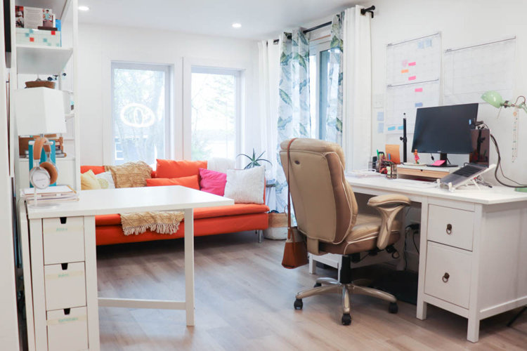 Small room desk online and chair